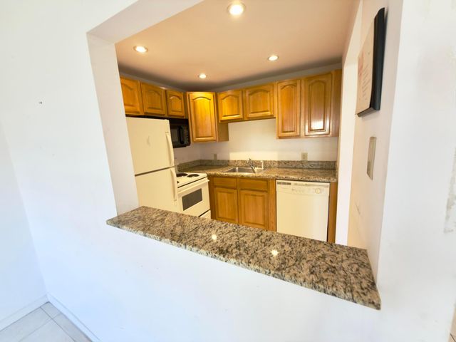 13 Dorset A, Boca Raton, FL 33434