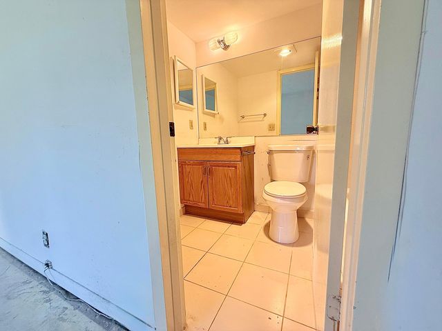 13 Dorset A, Boca Raton, FL 33434