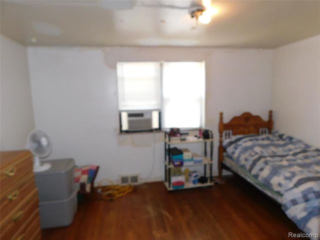 18486 Griggs Street, Detroit, MI 48221