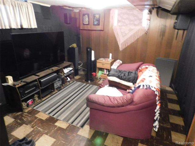 18486 Griggs Street, Detroit, MI 48221