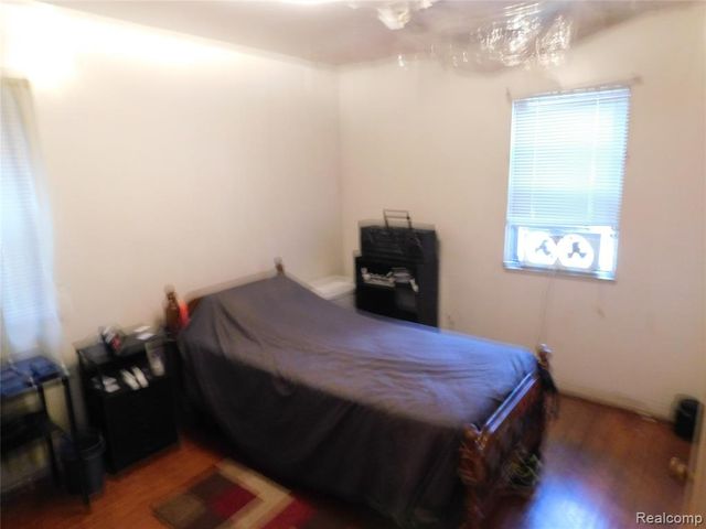 18486 Griggs Street, Detroit, MI 48221