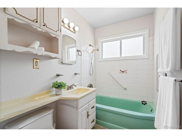1245 S Grape St, Denver, CO 80246