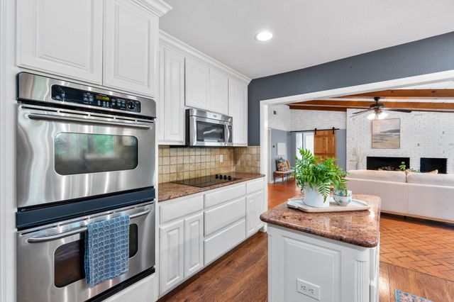 3909 Clayton Road E, Fort Worth, TX 76116