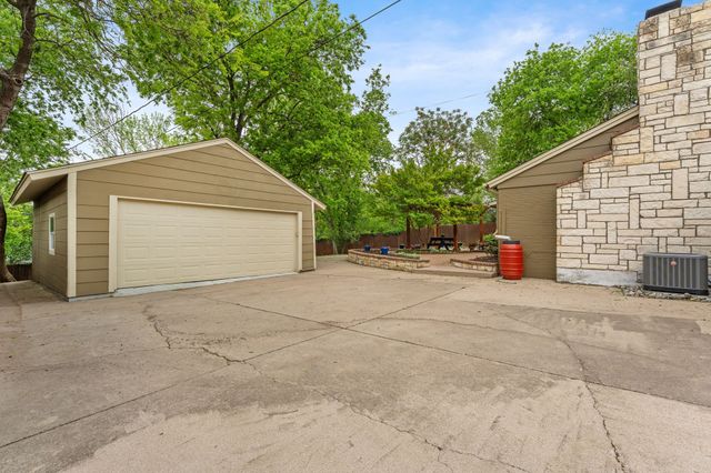 3909 Clayton Road E, Fort Worth, TX 76116