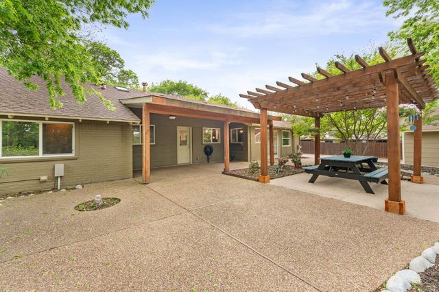 3909 Clayton Road E, Fort Worth, TX 76116