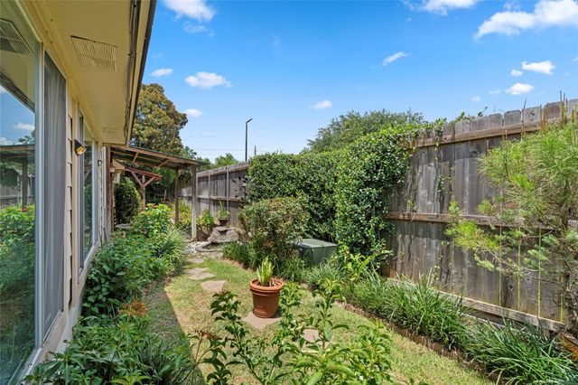 1513 Beaconshire Road, Houston, TX 77077