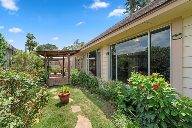 1513 Beaconshire Road, Houston, TX 77077