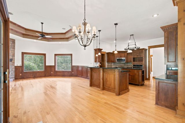 5325 E Farm Rd 142, Springfield, MO 65809