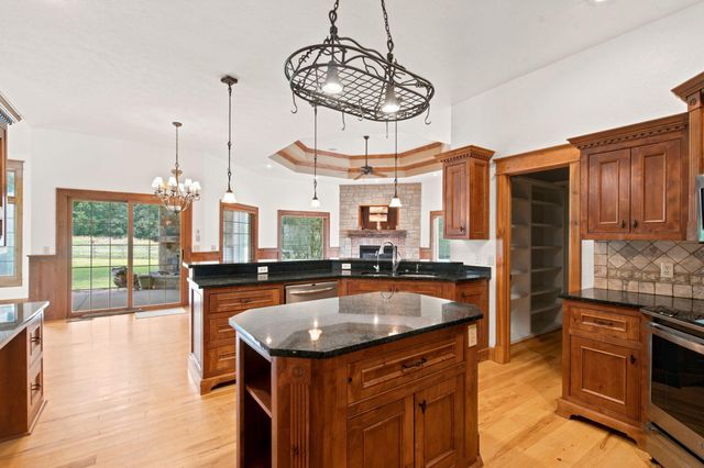 5325 E Farm Rd 142, Springfield, MO 65809