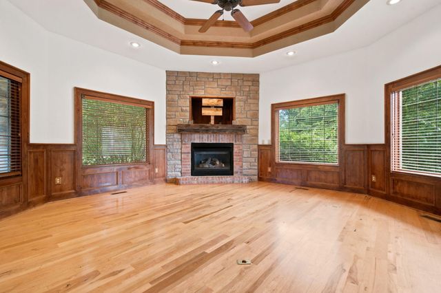 5325 E Farm Rd 142, Springfield, MO 65809