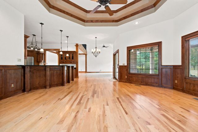 5325 E Farm Rd 142, Springfield, MO 65809