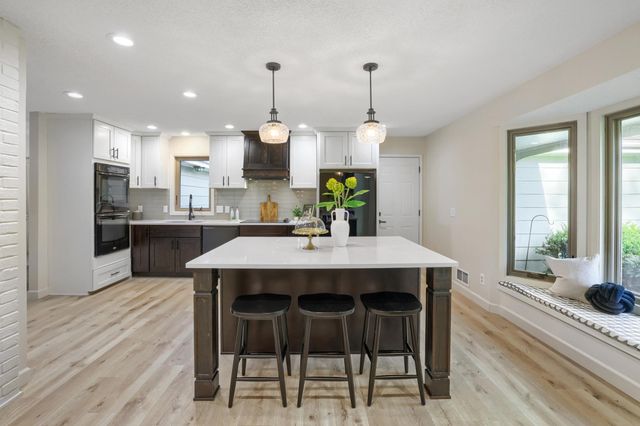 8100 Rhode Island Circle, Bloomington, MN 55438
