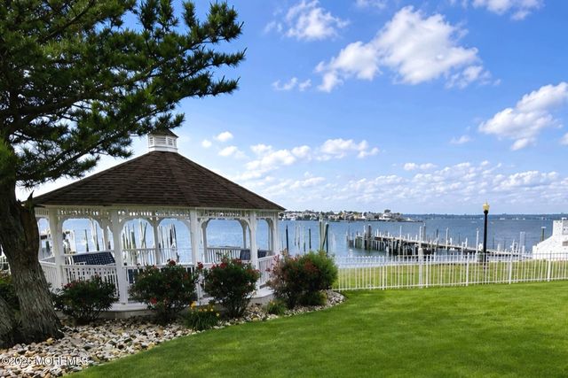 113 Wharfside Drive, Monmouth Beach, NJ 07750