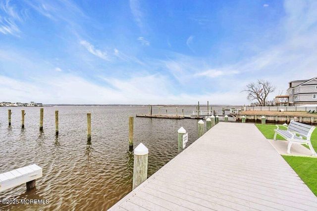 113 Wharfside Drive, Monmouth Beach, NJ 07750