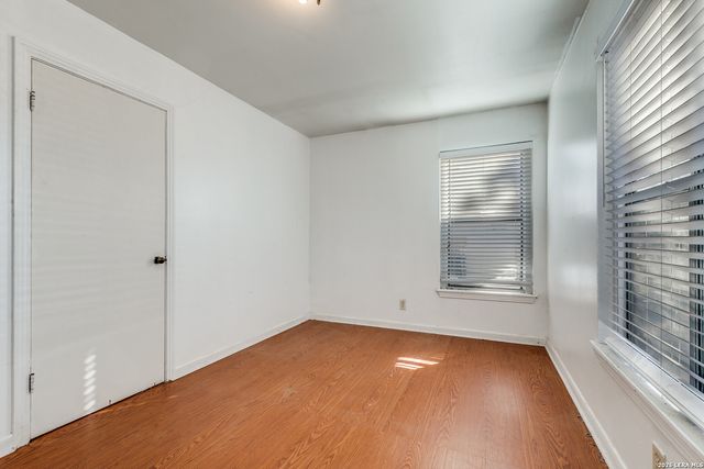 2207 Bronte, San Antonio, TX 78207