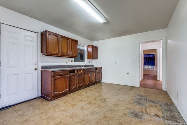 2207 Bronte, San Antonio, TX 78207