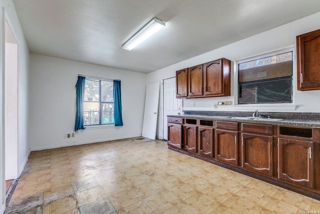 2207 Bronte, San Antonio, TX 78207