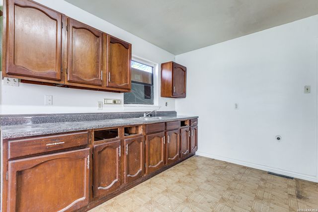 2207 Bronte, San Antonio, TX 78207