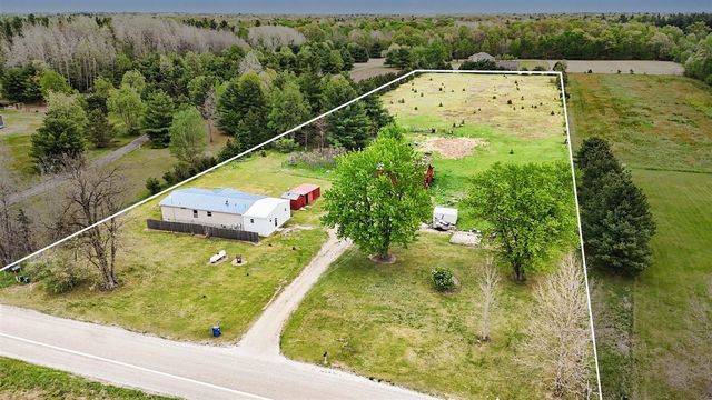 10812 Henkel Road, Morley, MI 49336