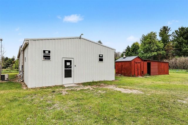 10812 Henkel Road, Morley, MI 49336