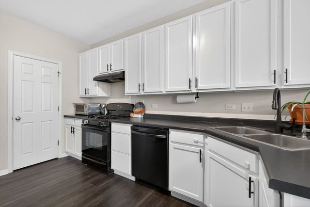 2263 Gallant Fox Circle, Montgomery, IL 60538