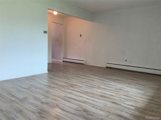 2859 E Maple Road 3, Birmingham, MI 48009