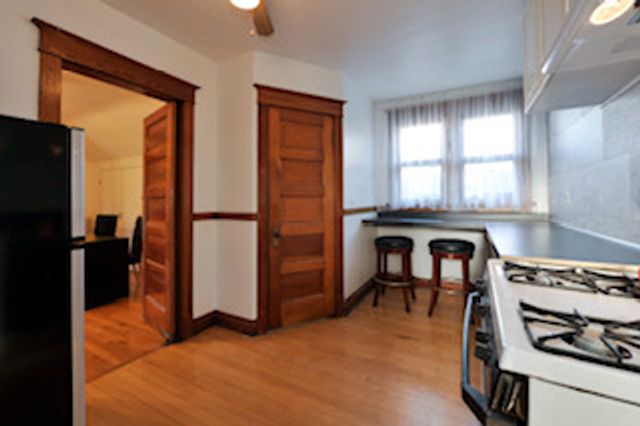 1121 S East Avenue 2, Oak Park, IL 60304