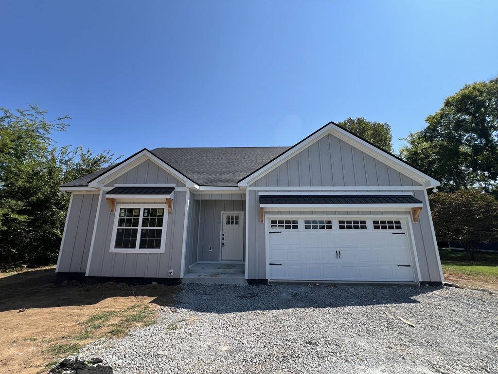 509B Castle Heights Ave, Lebanon, TN 37087