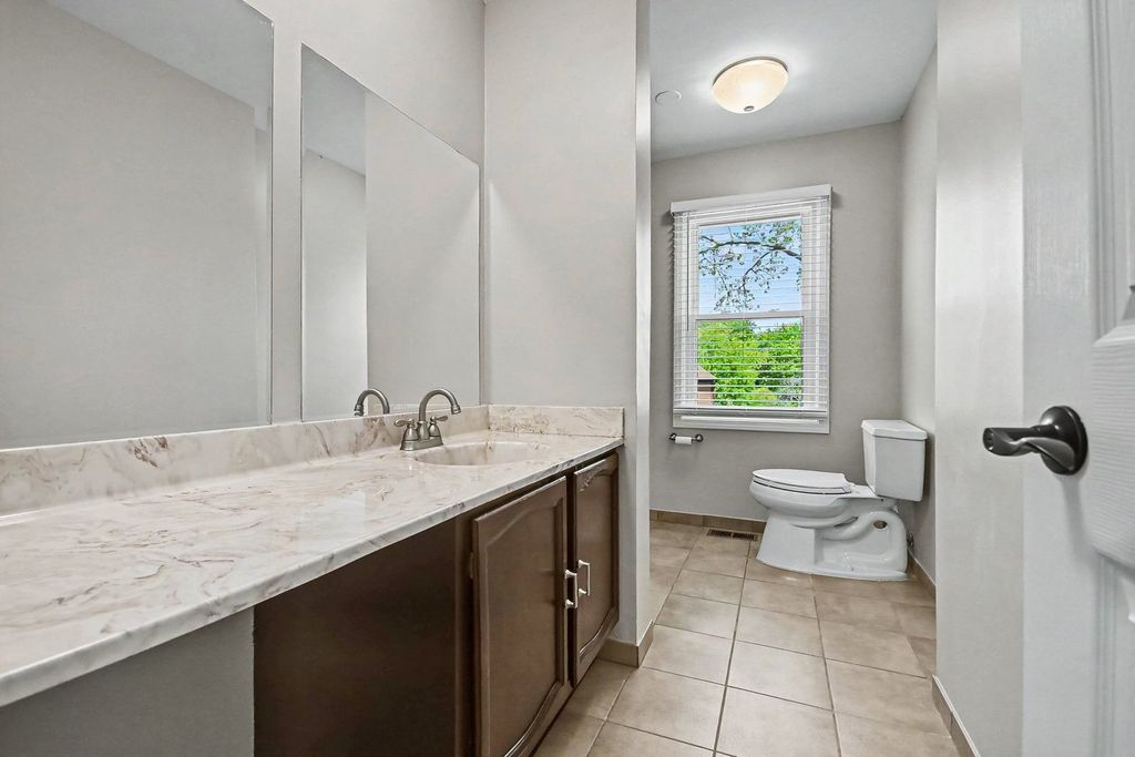Image 16 of property listing at 75 Wildwood Drive, Roselle, IL 60172