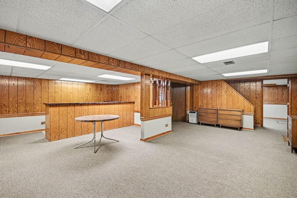 Image 19 of property listing at 75 Wildwood Drive, Roselle, IL 60172