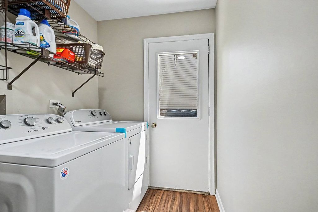 Image 20 of property listing at 75 Wildwood Drive, Roselle, IL 60172