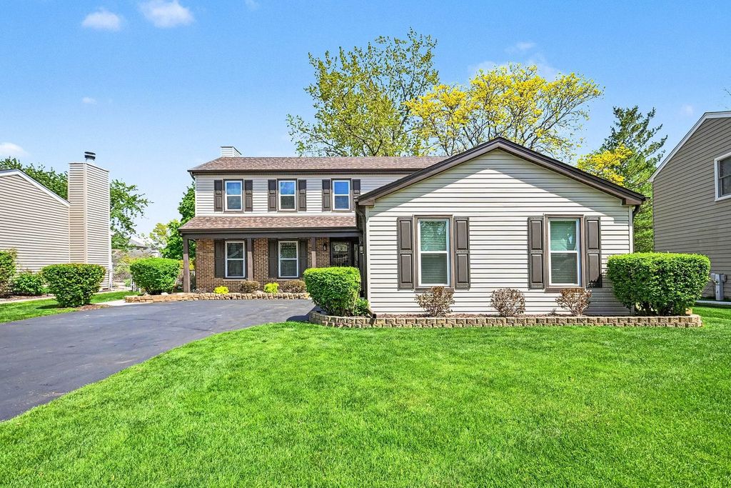 Image 25 of property listing at 75 Wildwood Drive, Roselle, IL 60172