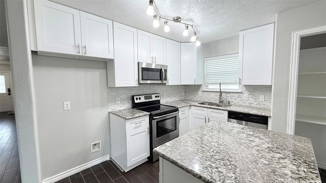 2617 Redfish Drive, Texas City, TX 77591