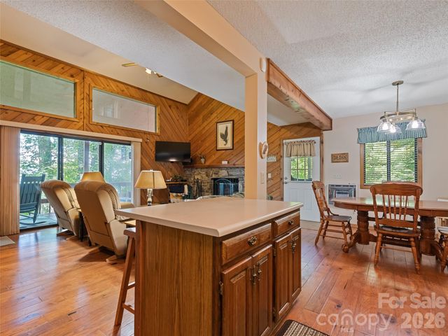 1672 Summit Drive, Maggie Valley, NC 28751