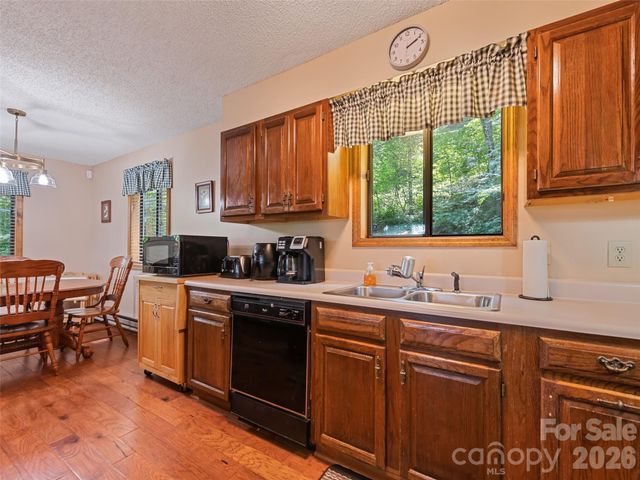 1672 Summit Drive, Maggie Valley, NC 28751