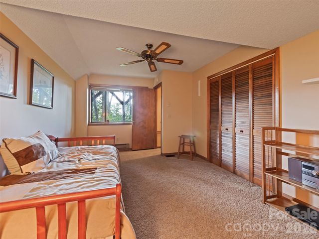 1672 Summit Drive, Maggie Valley, NC 28751