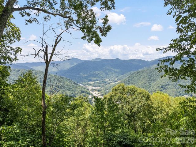 1672 Summit Drive, Maggie Valley, NC 28751