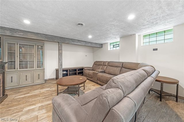 3710 W Pleasant Valley Road, Parma, OH 44134