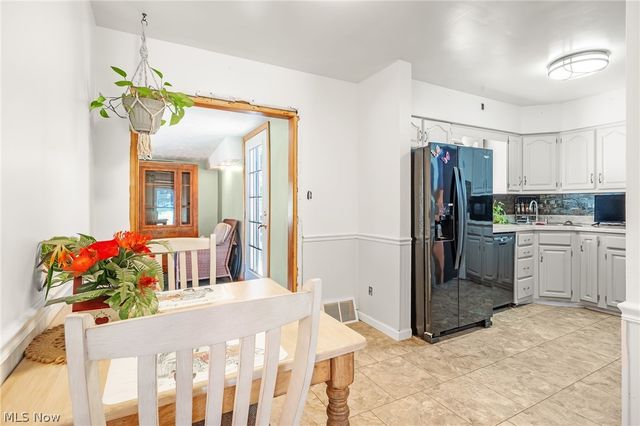 3710 W Pleasant Valley Road, Parma, OH 44134