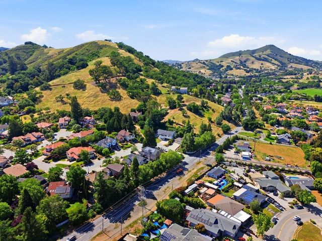 1035 Appian Way, Morgan Hill, CA 95037