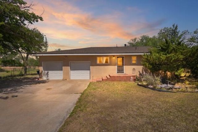 820 Monte Vista Road NE, Los Lunas, NM 87031