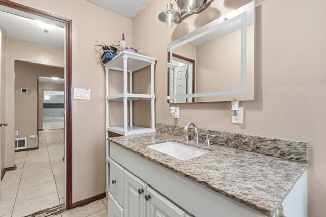 820 Monte Vista Road NE, Los Lunas, NM 87031