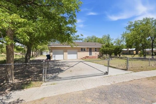 820 Monte Vista Road NE, Los Lunas, NM 87031