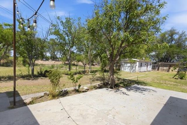 820 Monte Vista Road NE, Los Lunas, NM 87031