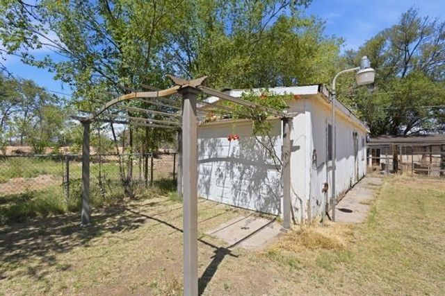 820 Monte Vista Road NE, Los Lunas, NM 87031