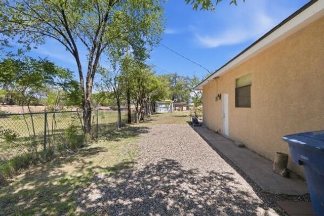820 Monte Vista Road NE, Los Lunas, NM 87031