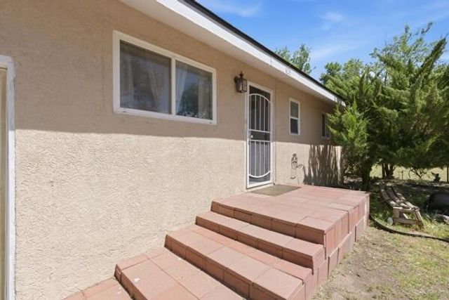 820 Monte Vista Road NE, Los Lunas, NM 87031