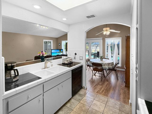 6645 Posten Way, Citrus Heights, CA 95621
