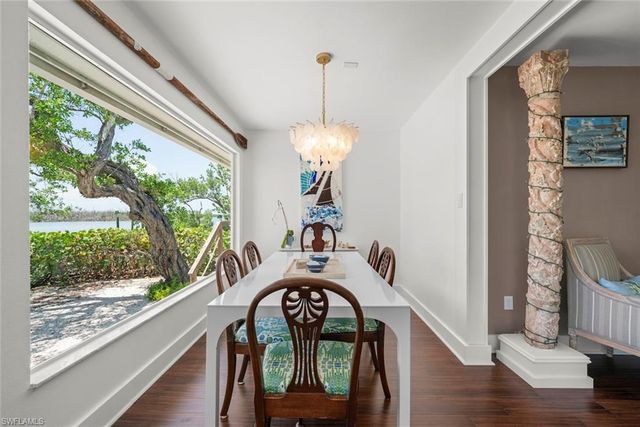 2539 Coconut DR, Sanibel, FL 33957