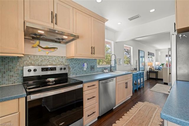 2539 Coconut DR, Sanibel, FL 33957